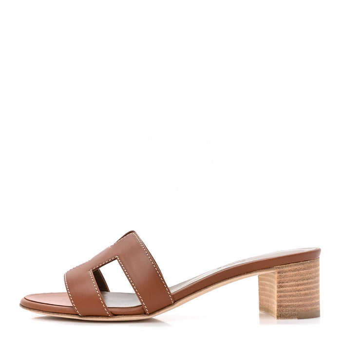 Hermès Oasis Sandal in Gold Caramel Calfskin